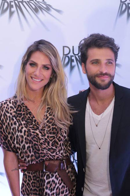 Bruno Gagliasso admitiu, em 2012, ter tido um caso com a modelo 
                                                                                     Carol Francischini durante o relacionamento com a atriz 
                                                                                     Giovanna Ewbank. Ela o desculpou