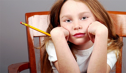 Seu filho não está indo bem nas aulas? 
                                                                                         Saiba se mudar de escola é a melhor solução 